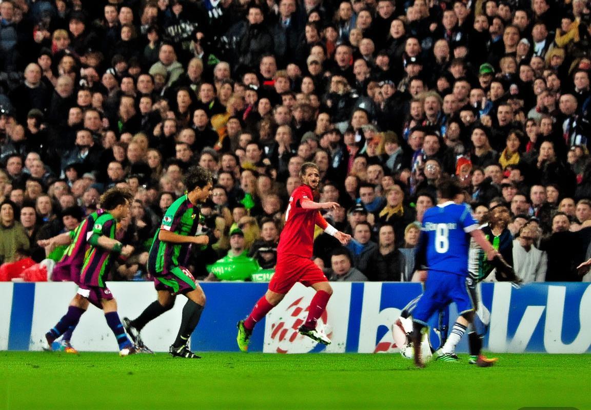 2009欧冠半决赛：梅西德罗巴诺坎普巅峰对决回顾(图1)