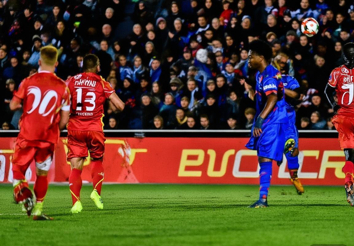 2018焦点对决：查路VS哈卡战术解析与对决掠影(图2)